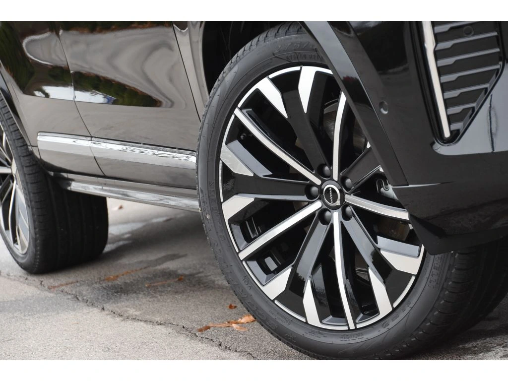 2026 Volvo - image 9