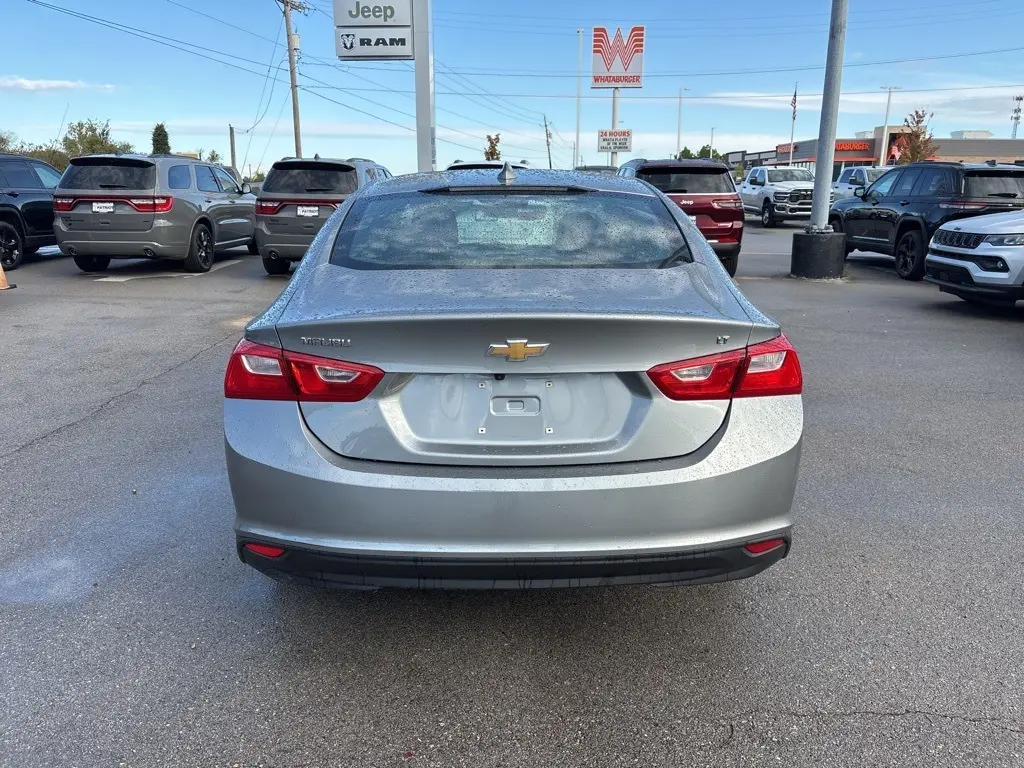 2023 Chevrolet Malibu 1LT photo 2