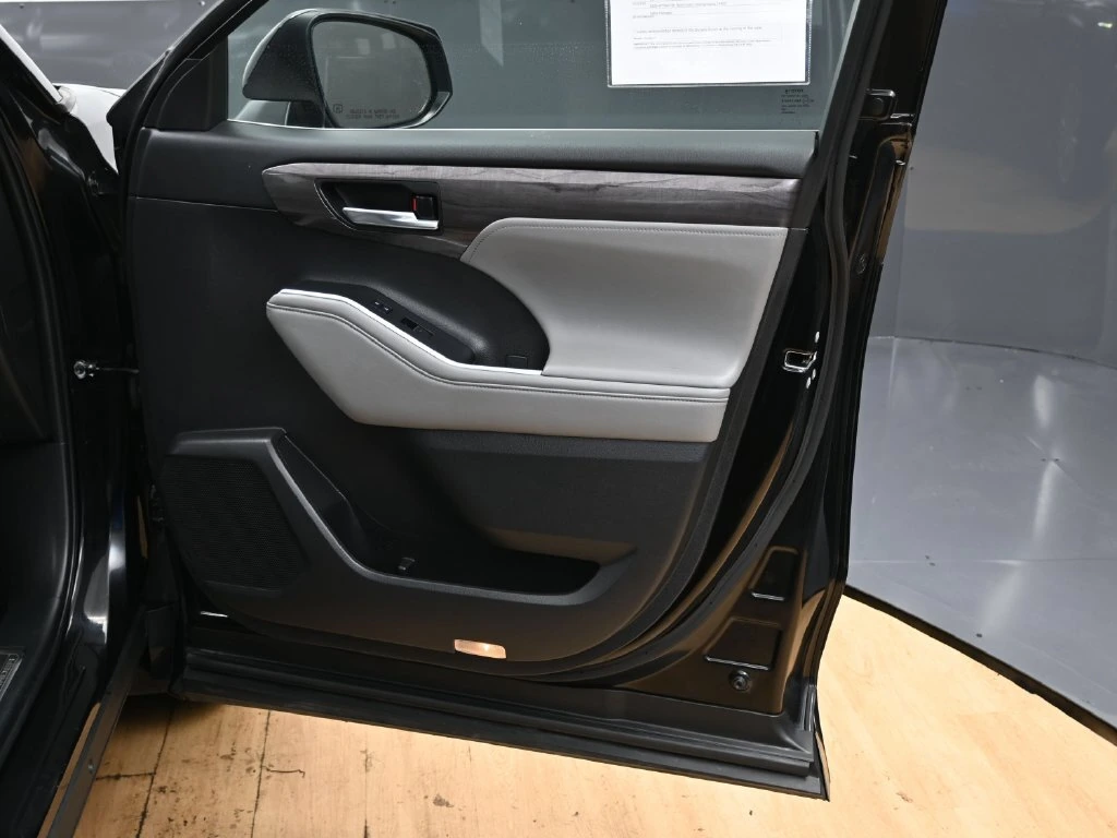 2022 Toyota Highlander Platinum - Photo 32