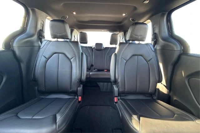 2026 Chrysler Pacifica Select - Photo 14