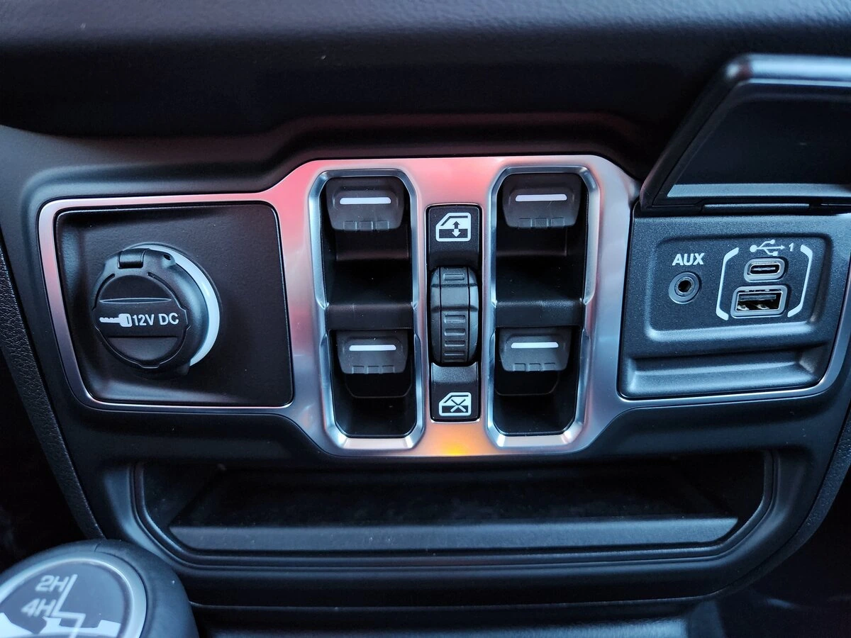 2025 Jeep Wrangler 4-Door Sahara - Photo 29