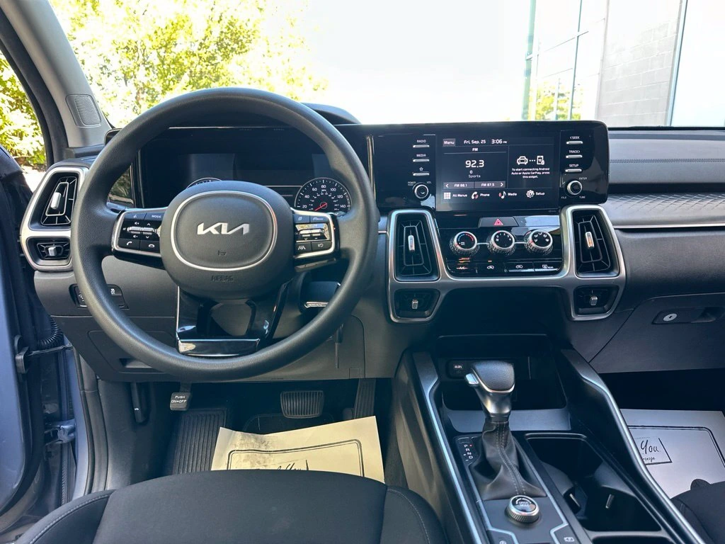 2022 Kia Sorento LX - Photo 39