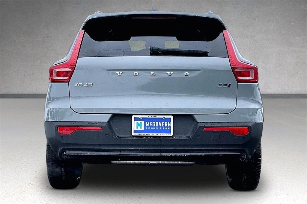 2026 Volvo - image 4