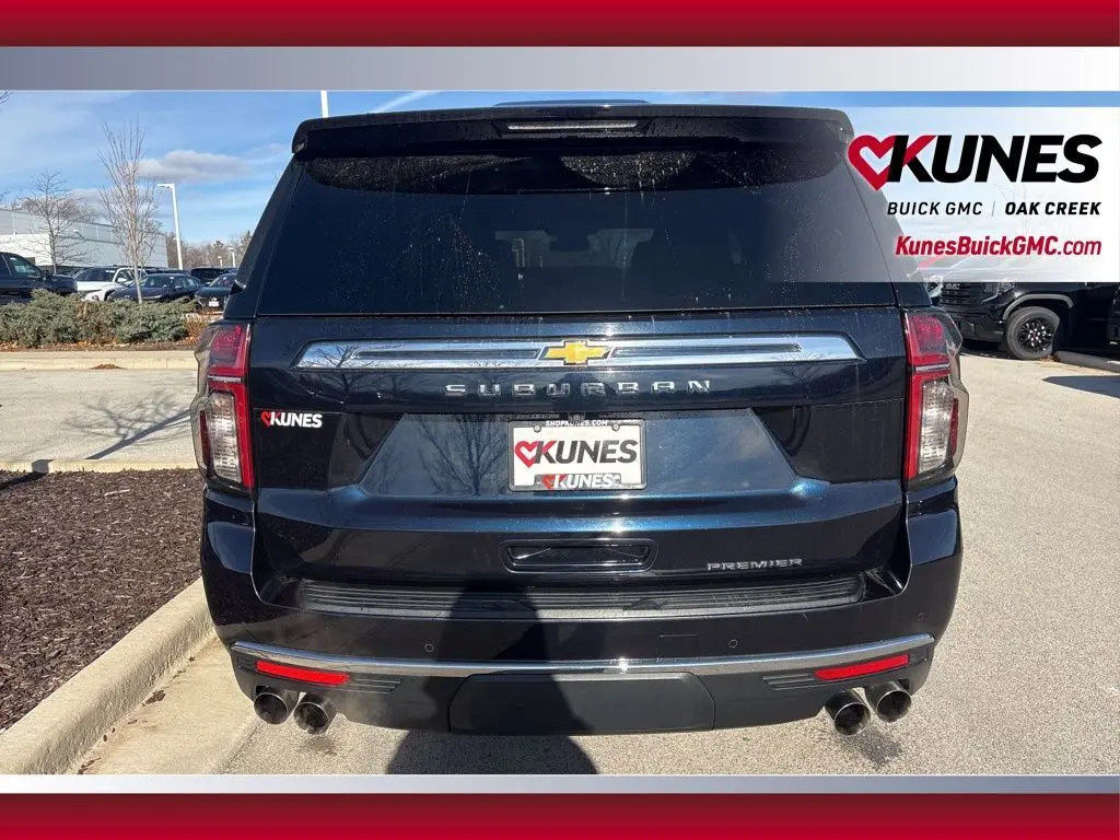 2023 Chevrolet Suburban Premier photo 3