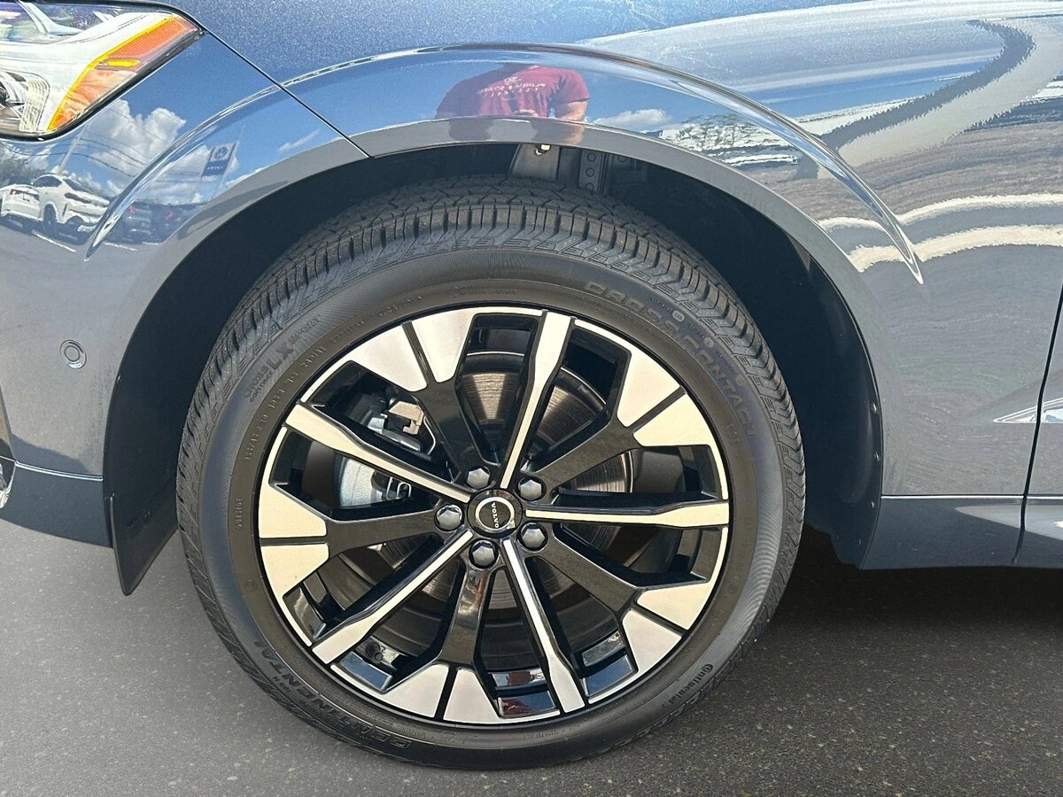 2026 Volvo - image 11