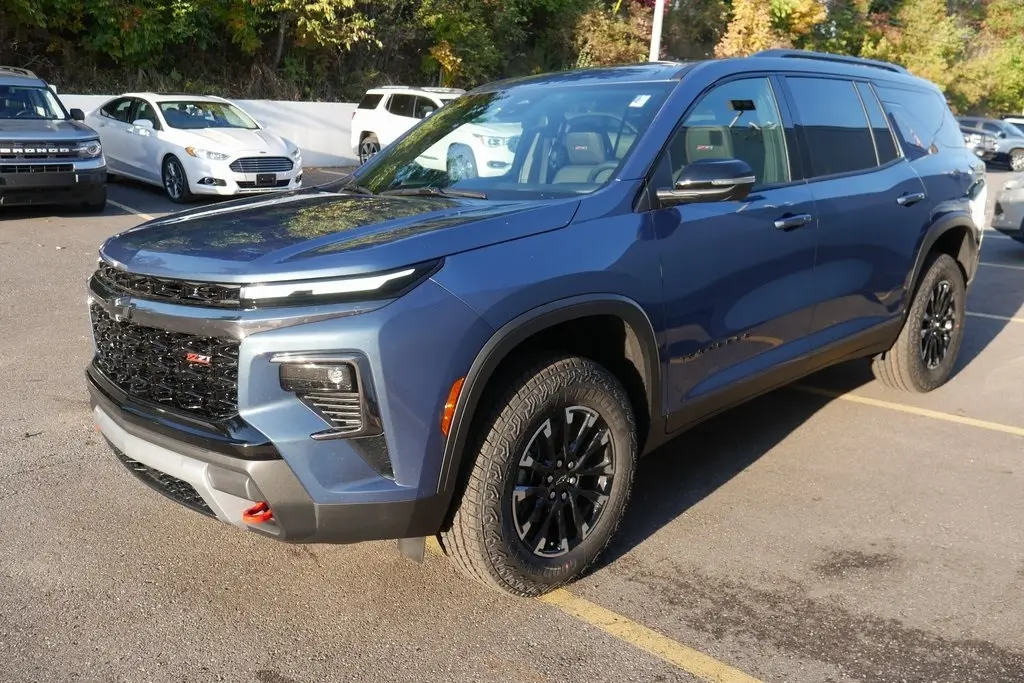 2026 Chevrolet Traverse Z71 photo 3