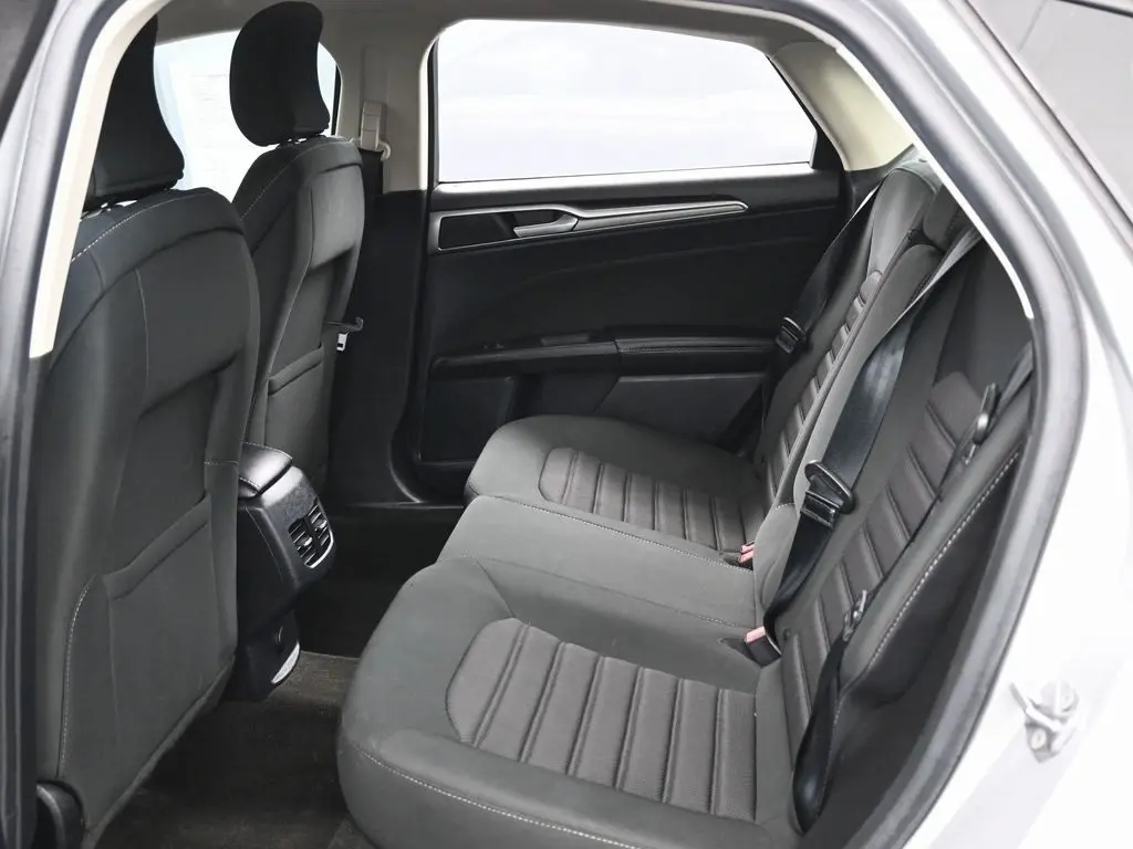 2019 Ford Fusion SE Hybrid photo 19