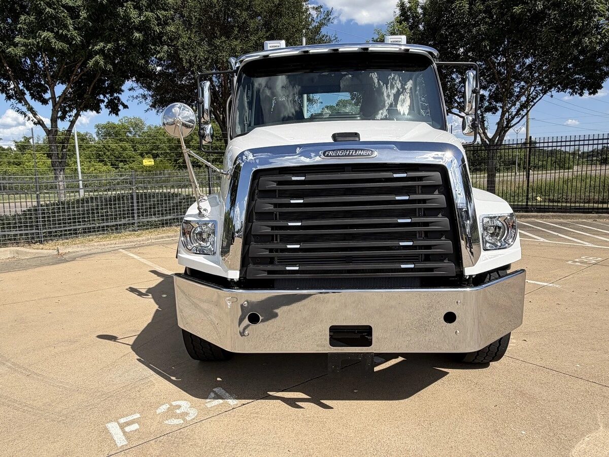 2027 Freightliner 114SD — photo 8