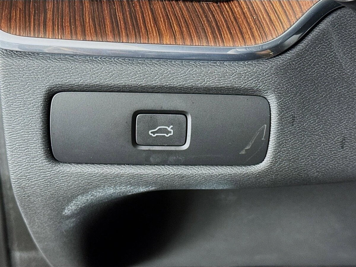 2023 Volvo - image 10