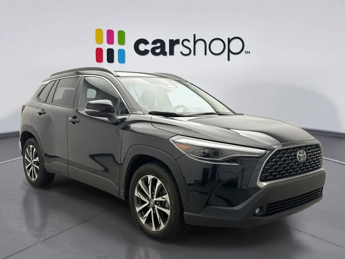 2023 Toyota Corolla Cross XLE photo 4