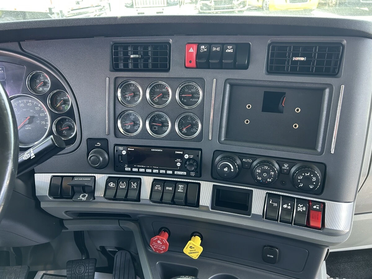 2022 Kenworth T880 — photo 7