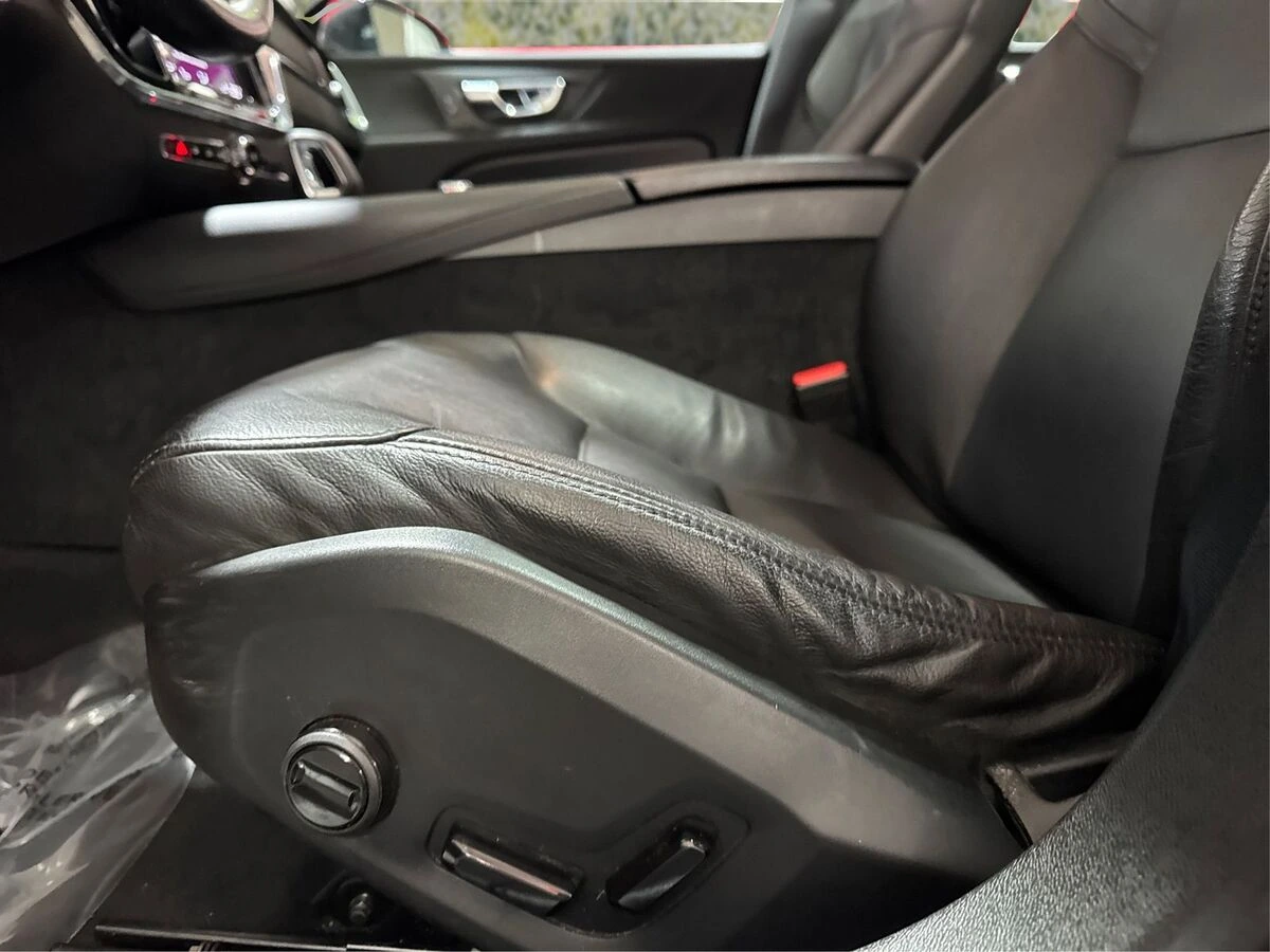 2022 Volvo - image 17