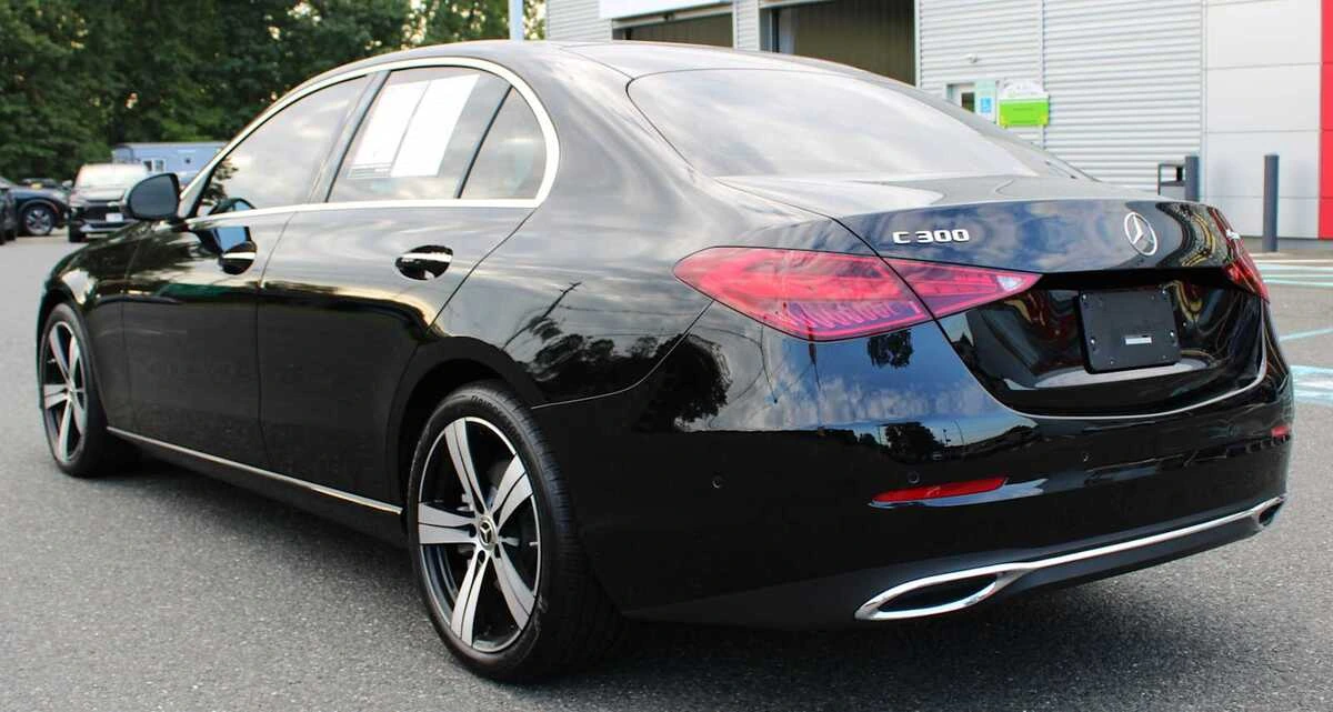 2025 Mercedes-Benz C-Class Sedan C 300 - Photo 7