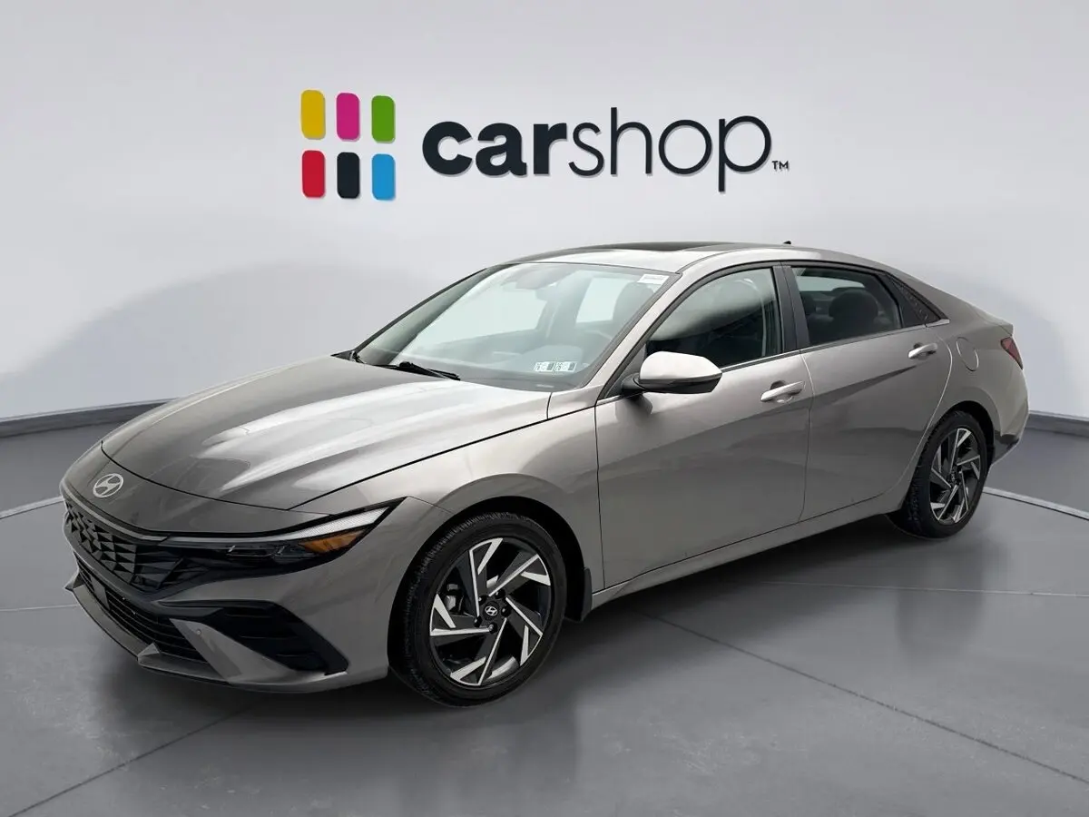 2024 Hyundai Elantra Limited's photo