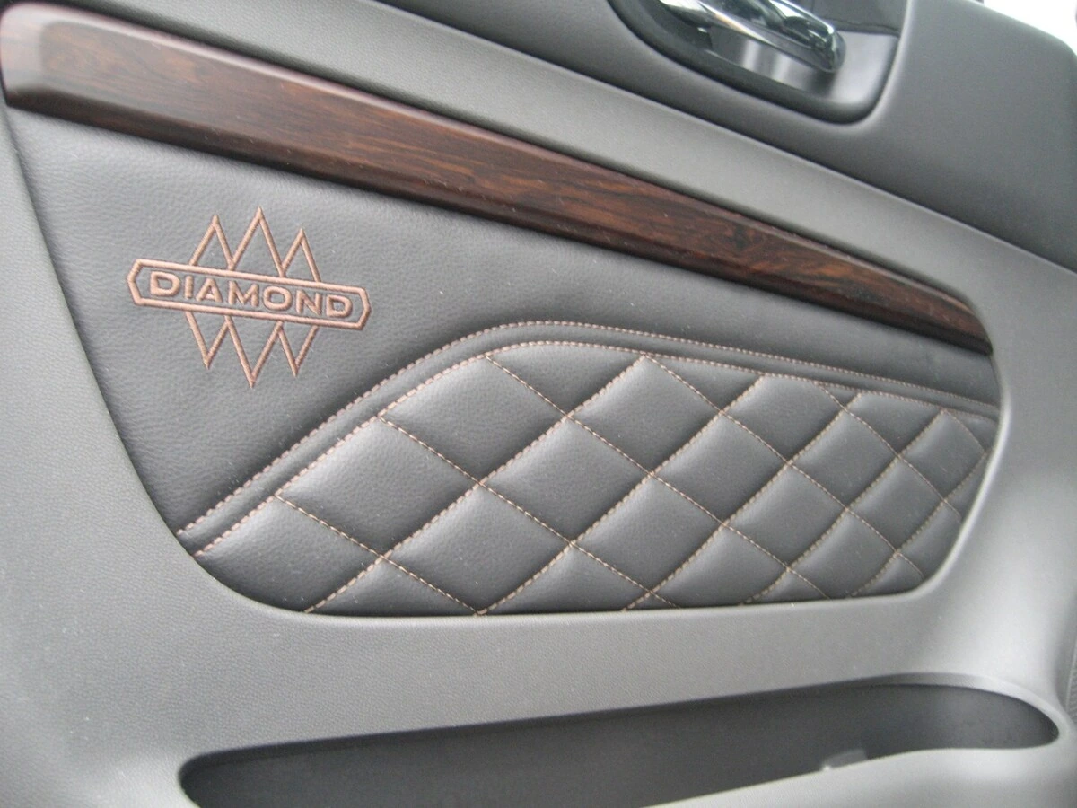 2025 International LT — photo 8