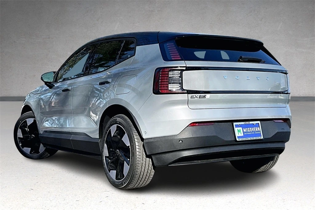 2026 Volvo - image 3