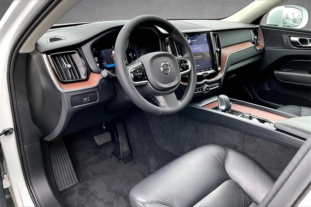 2023 Volvo - image 16