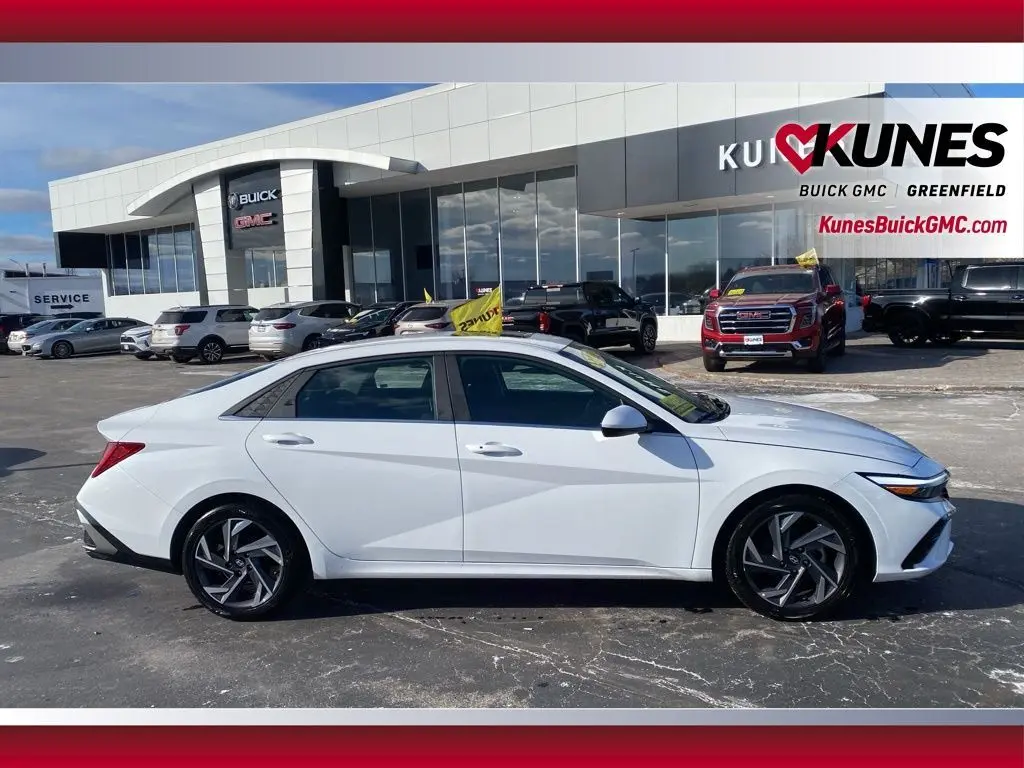 2025 Hyundai Elantra SEL Convenience photo 2