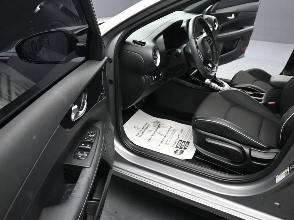 2024 Kia Forte GT-Line photo 17