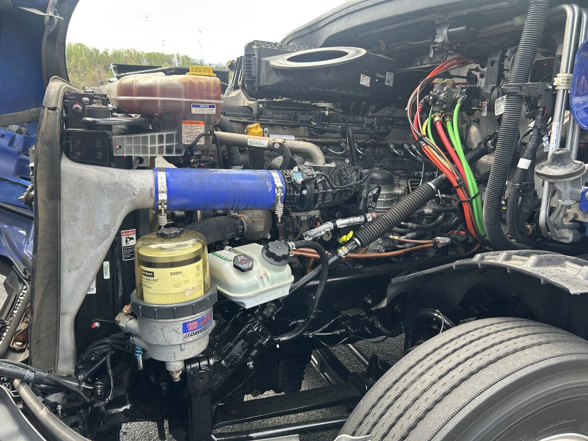 2022 Freightliner Cascadia - image 10