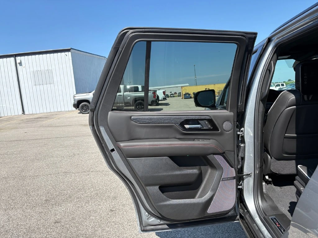 2026 GMC Yukon AT4 Ultimate - Photo 34