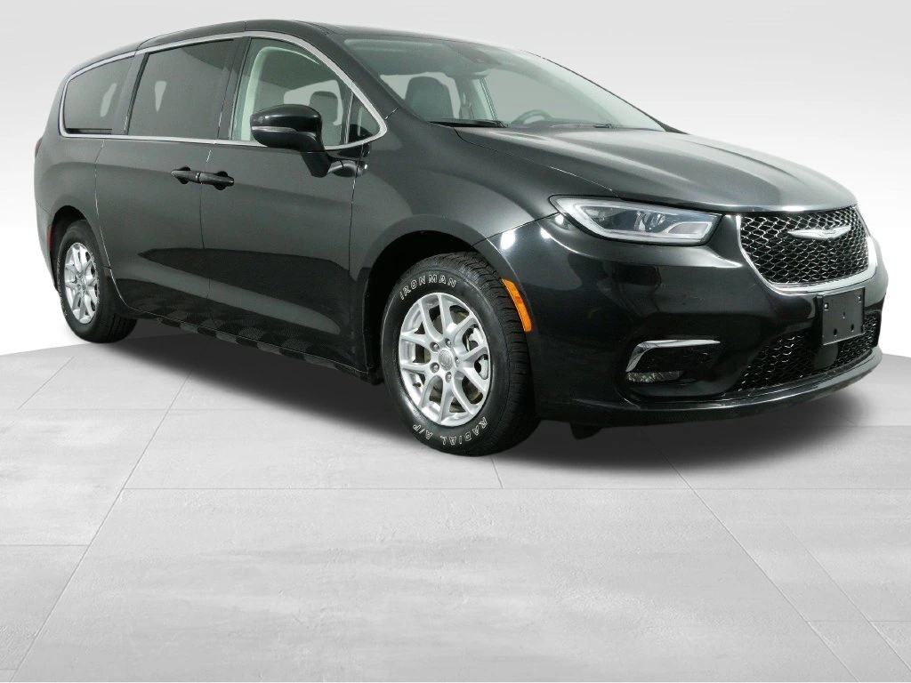 Used 2023 Chrysler Pacifica Touring L with VIN 2C4RC1BG2PR580852 for sale in Brooklyn Park, Minnesota
