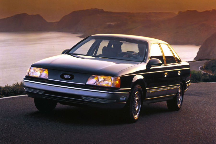 front-view-of-a-black-1986-Ford-Taurus_o