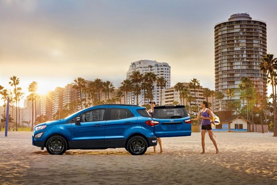 2021 Ford Expedition Left Side View parked on a beach