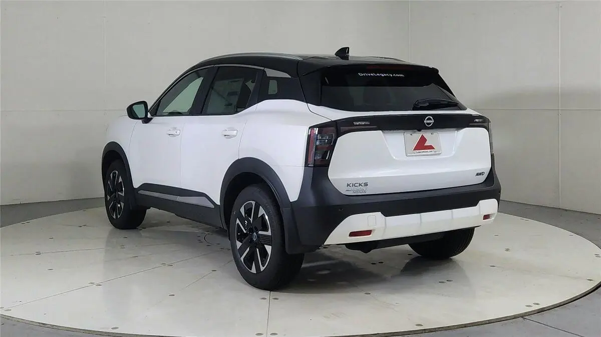 2026 Nissan Kicks SV photo 3