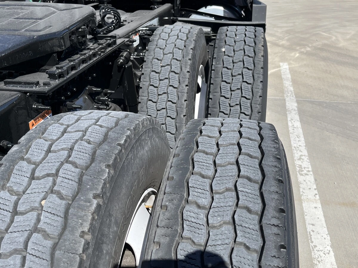 2022 Freightliner Cascadia - image 7