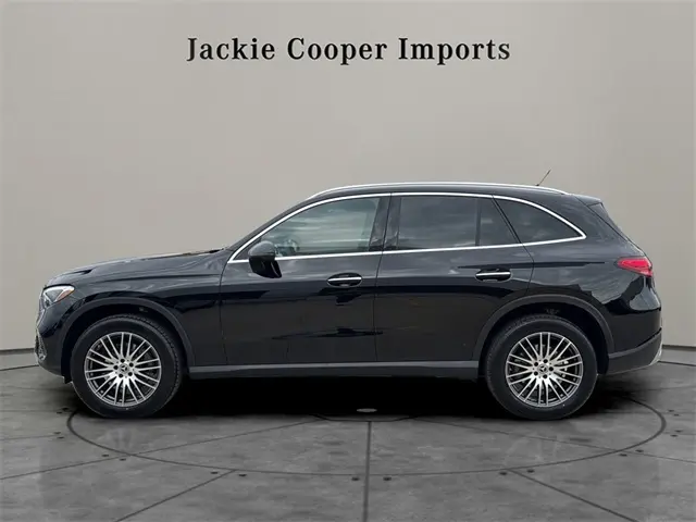 2026 Mercedes Benz GLC 300 4MATIC photo 2