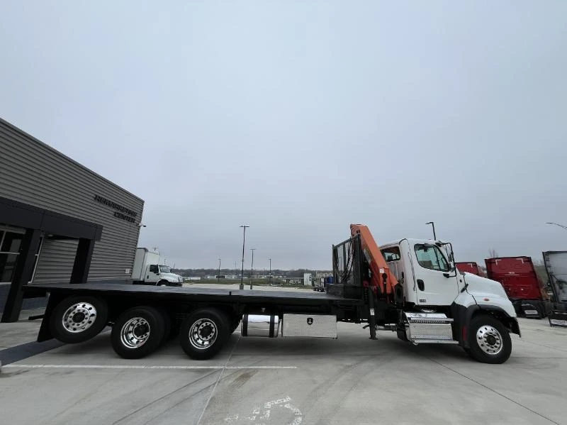 2018 Freightliner 114SD - image 5