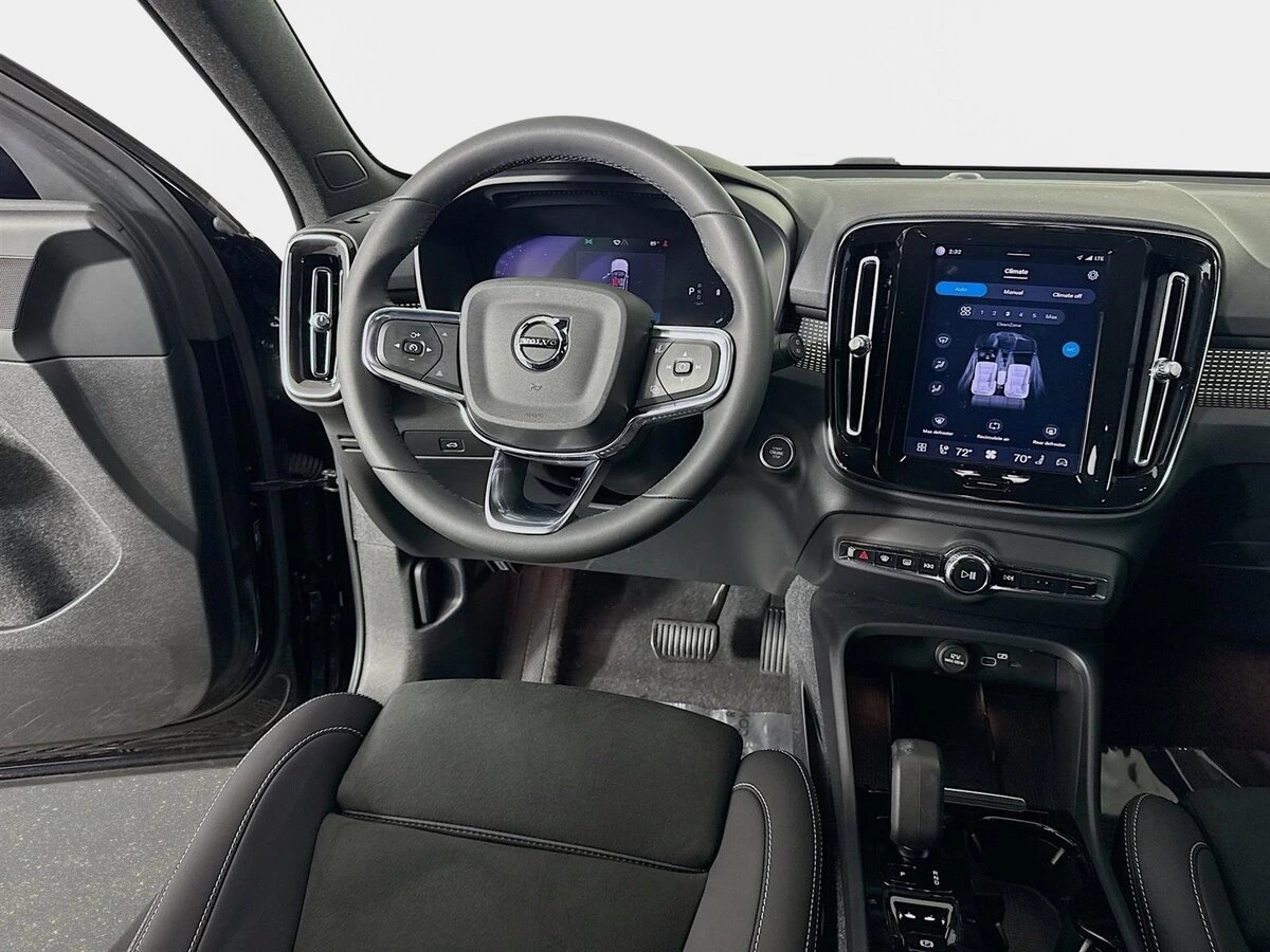 2023 Volvo - image 24