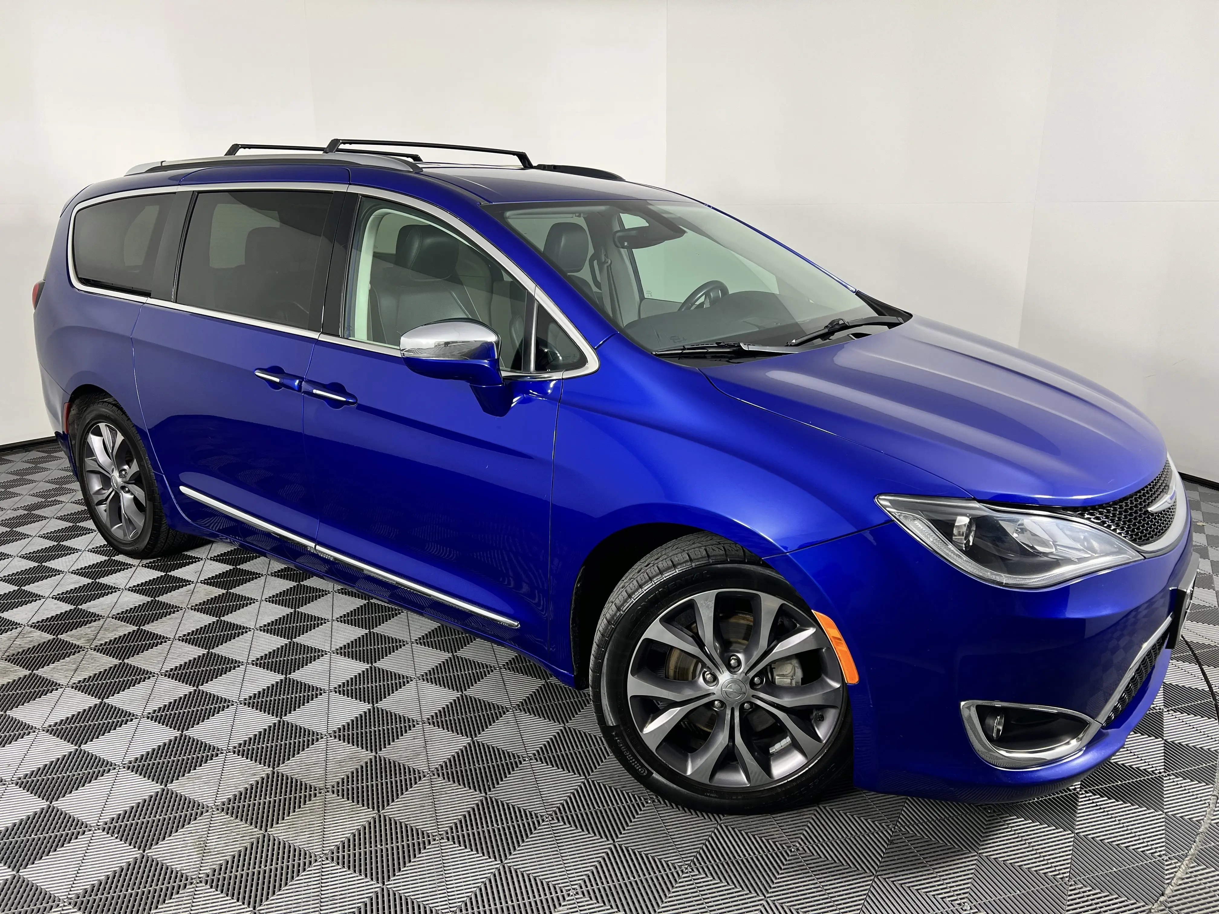 Used 2019 Chrysler Pacifica Limited with VIN 2C4RC1GG0KR673418 for sale in Farmington, UT