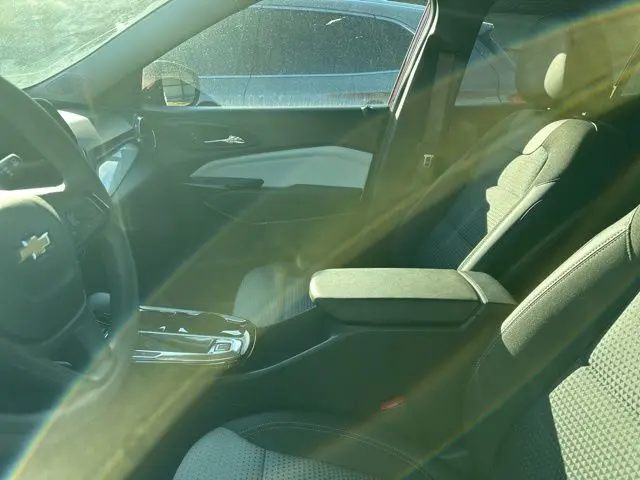 2025 Chevrolet Trax LT photo 2