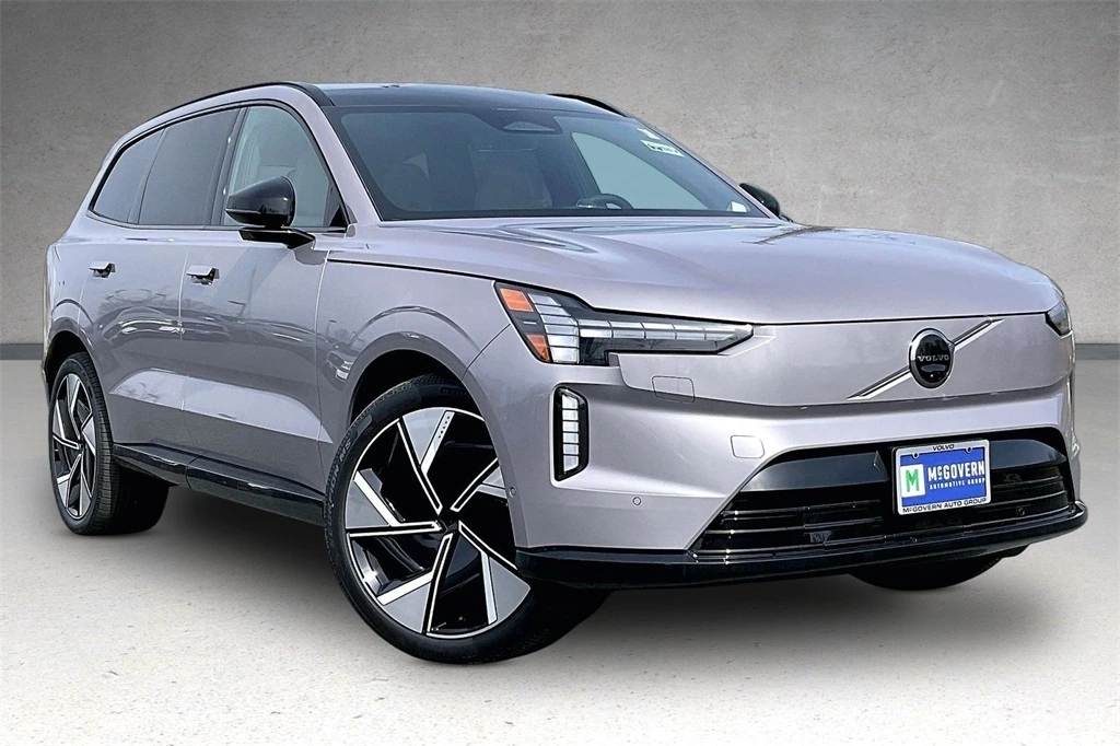 2026 Volvo - image 2