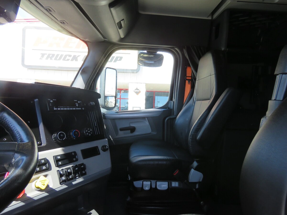 2022 Freightliner Cascadia - image 15