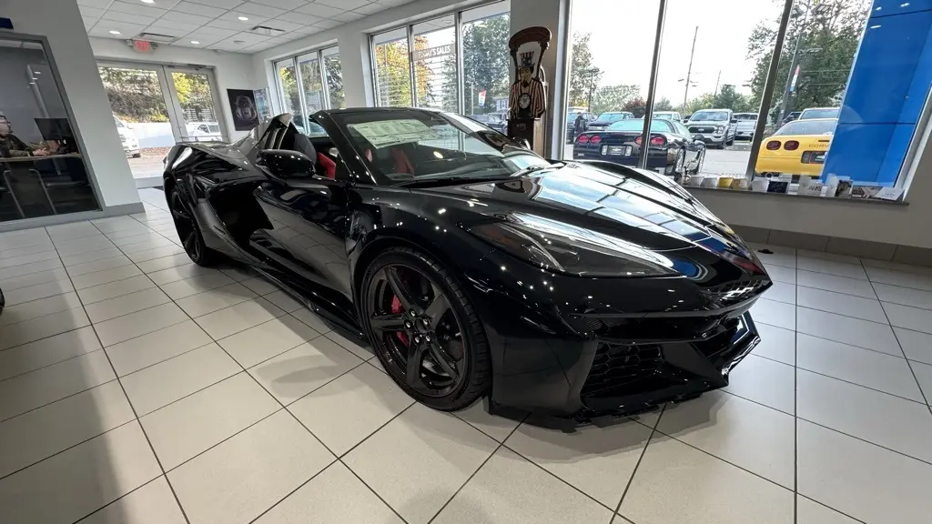 2026 Chevrolet Corvette E-Ray 2LZ photo 4