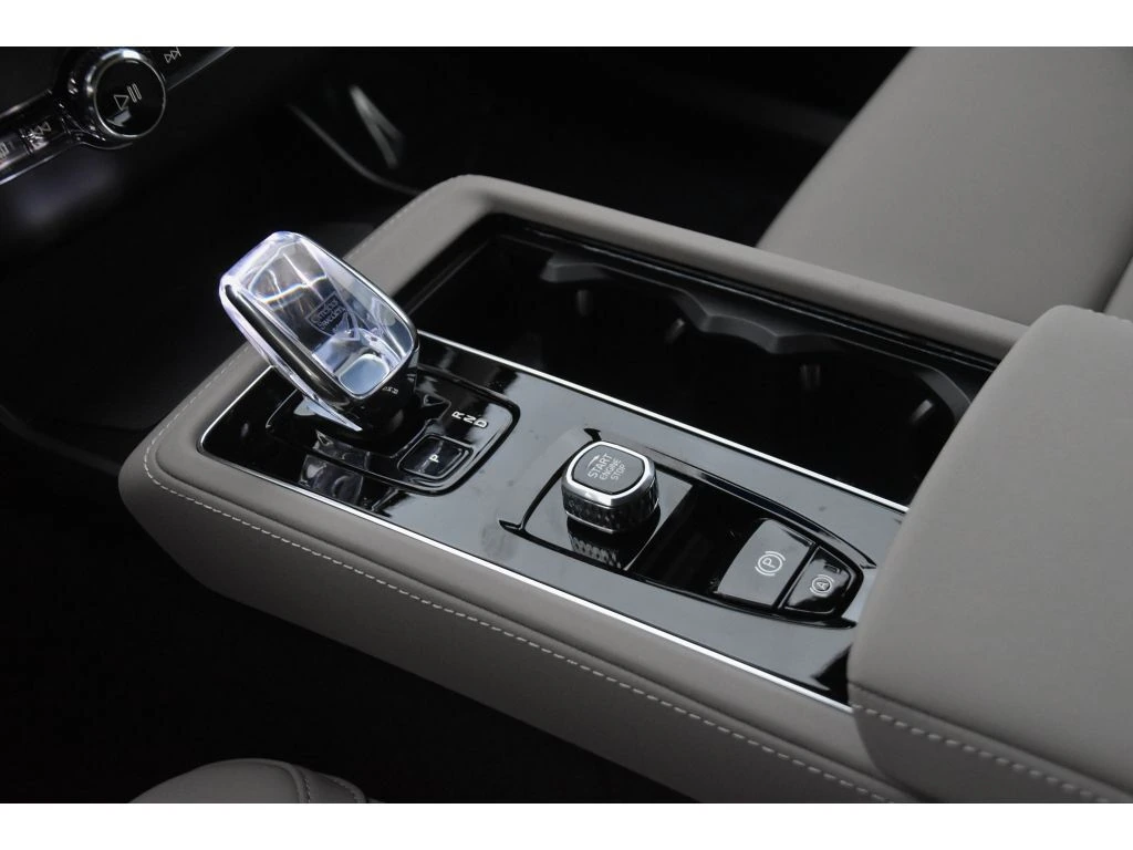 2026 Volvo - image 36