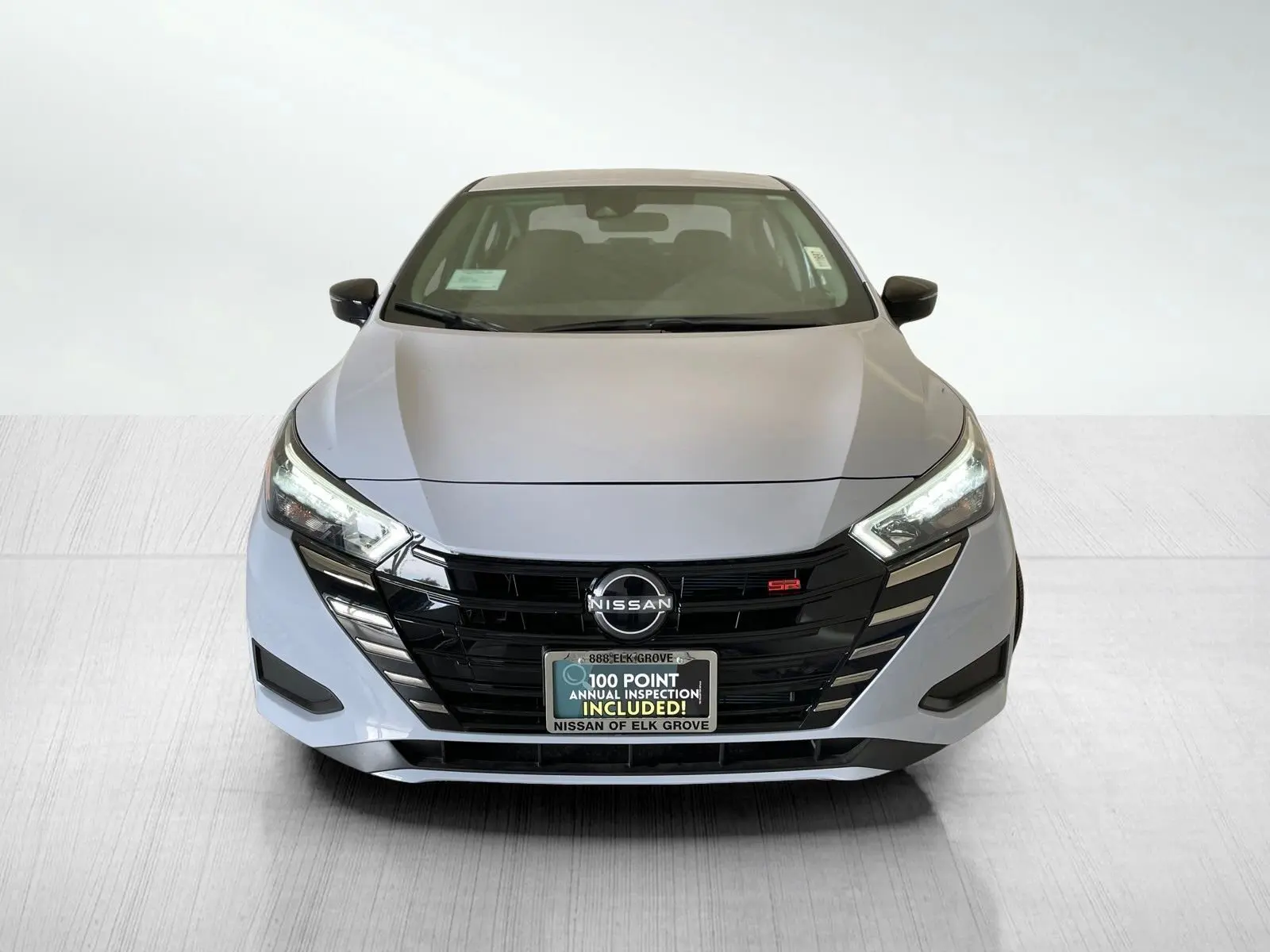 2025 Nissan Versa SR photo 2