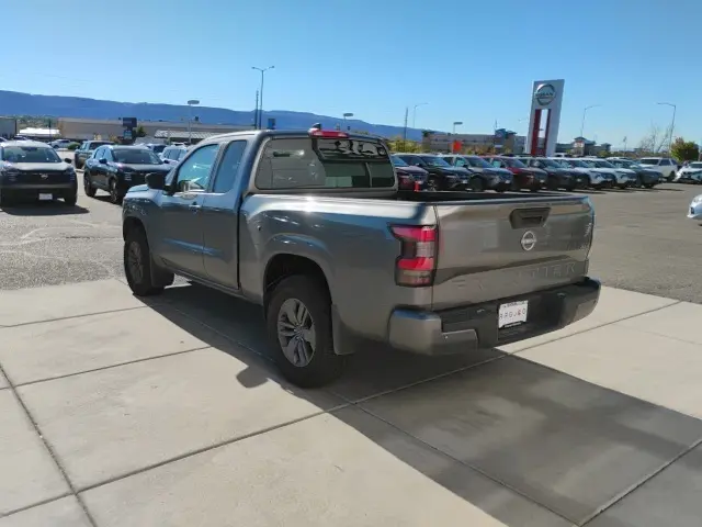 2025 Nissan Frontier SV photo 4