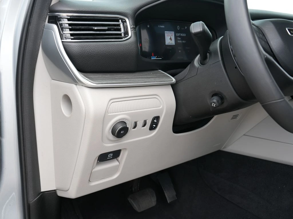2023 Jeep Wagoneer L Series III - Photo 31