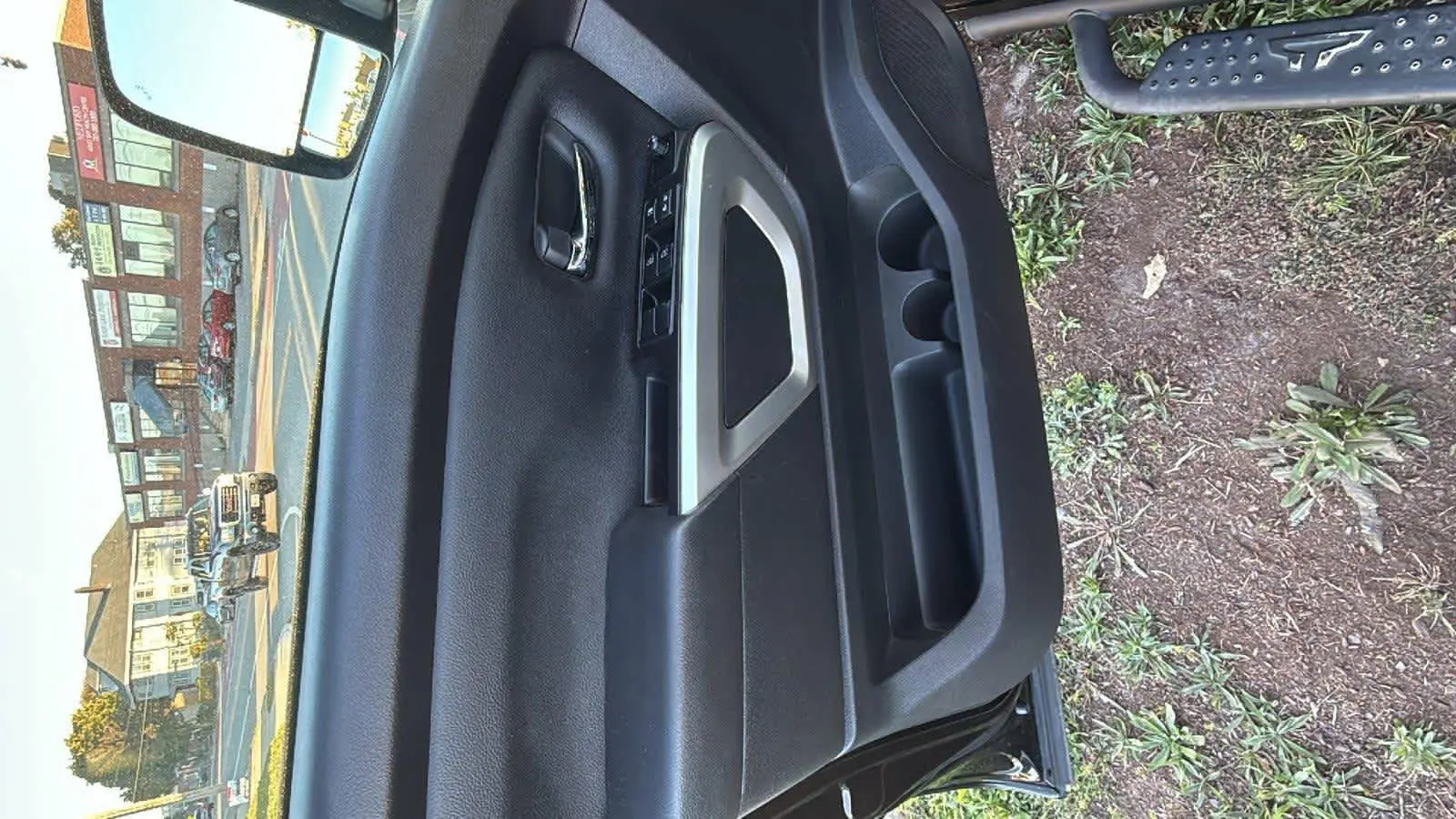 2024 Nissan Titan SV photo 8