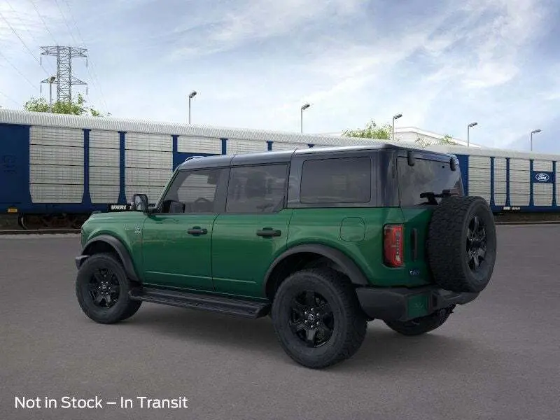 2025 Ford Bronco Outer Banks photo 3