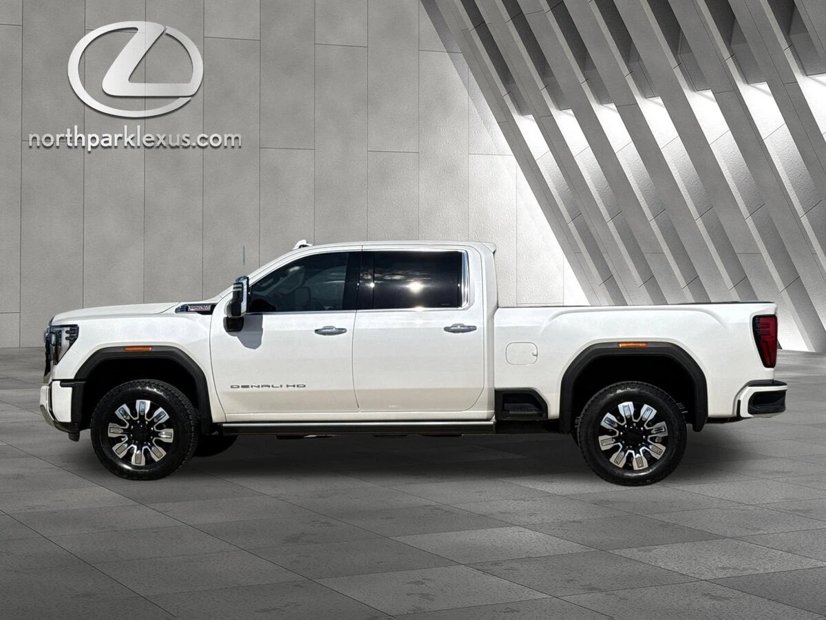 2025 GMC Sierra 4WD Crew Cab Standard Box Denali's photo