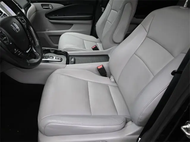 2017 Honda Pilot Touring photo 14