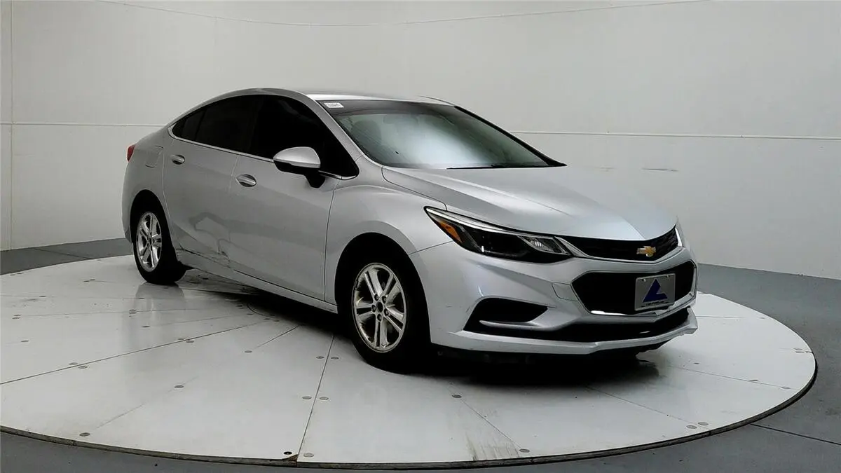 2017 Chevrolet Cruze LT's photo