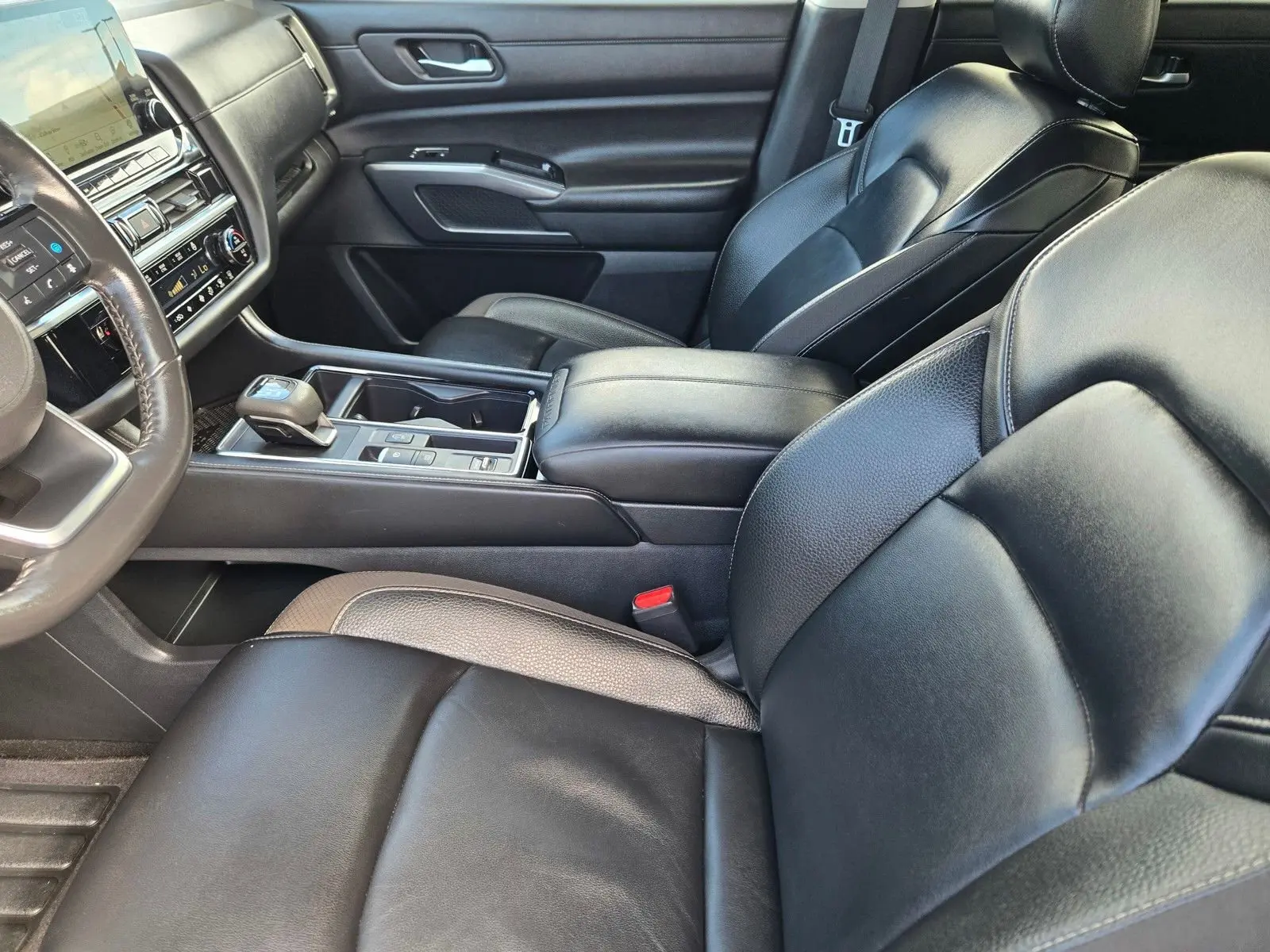 2024 Nissan Pathfinder SL photo 14