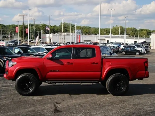 Used 2019 Toyota Tacoma TRD Sport with VIN 3TMCZ5ANXKM190240 for sale in Kansas City