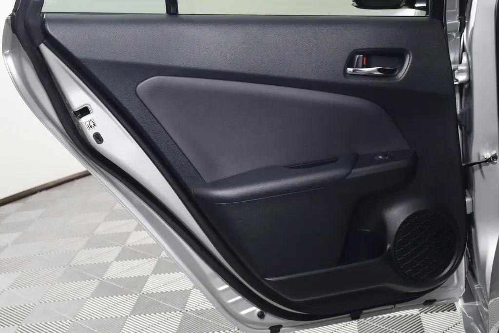 2018 Toyota Prius Prime Advanced photo 11
